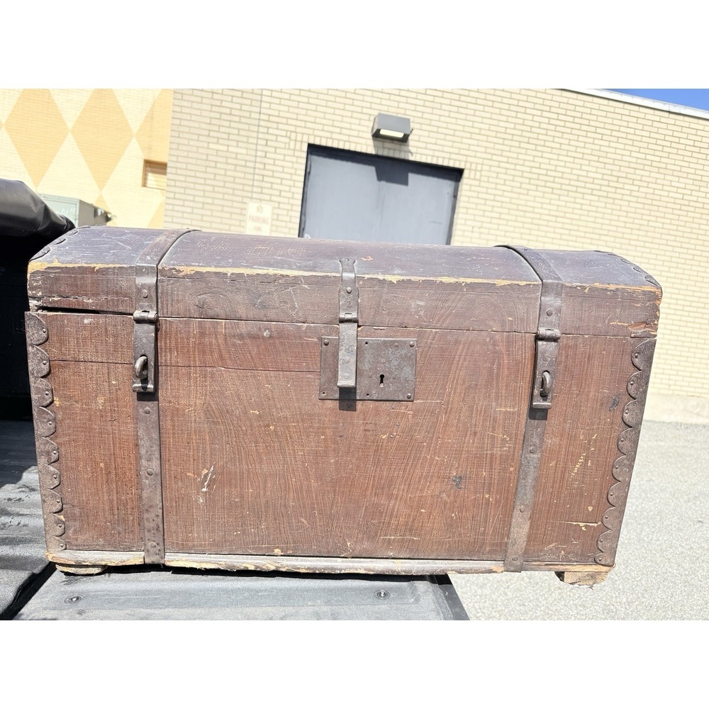Antique 19th‎ Century Dome Top Trunk In Original Paint